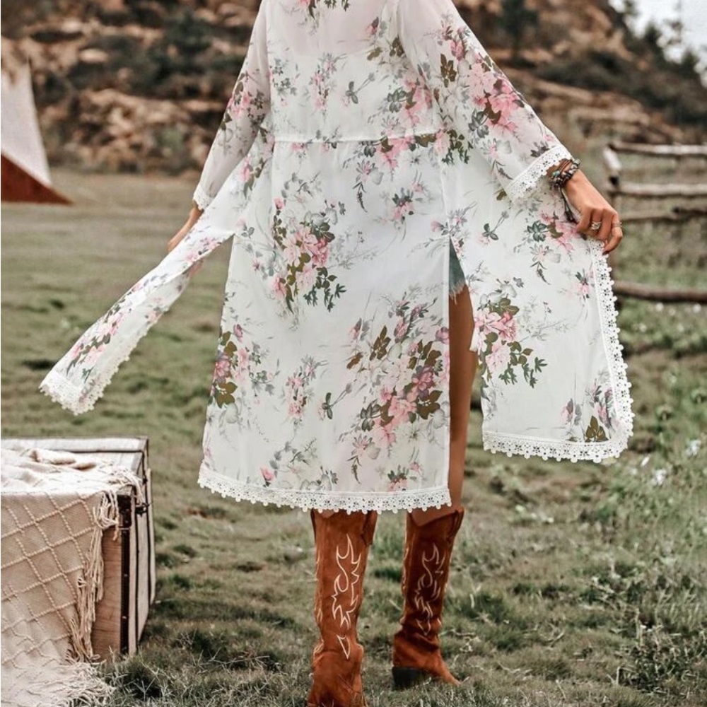Floral Sheer Kimono with Lace Trim - Picture 2 of 2
